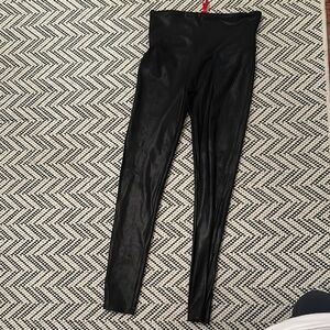 SPANXshape™ Faux Leather
Leggings